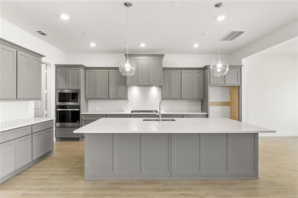 32010 Crested Knoll Court, Fulshear, Texas image 11