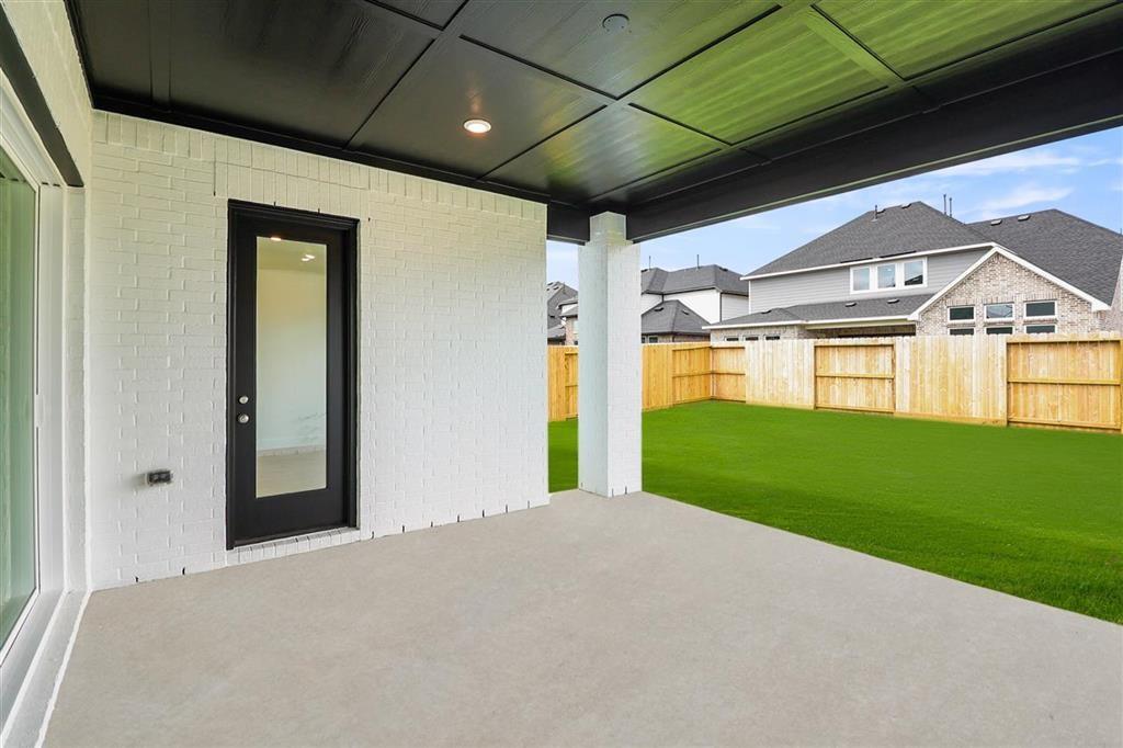 32010 Crested Knoll Court, Fulshear, Texas image 23