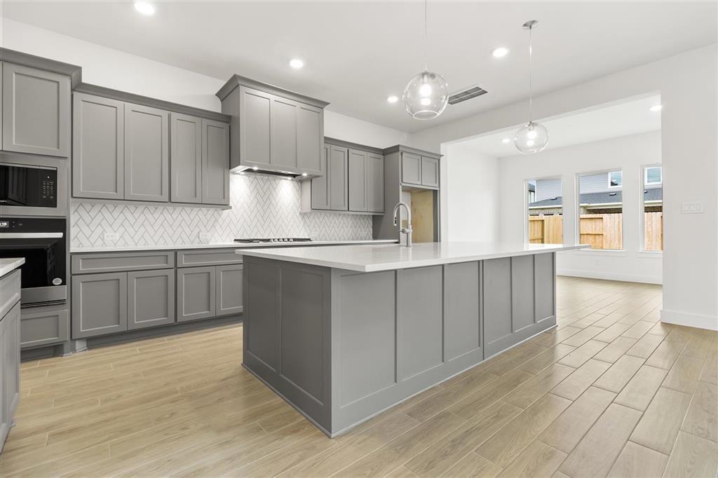 32010 Crested Knoll Court, Fulshear, Texas image 14