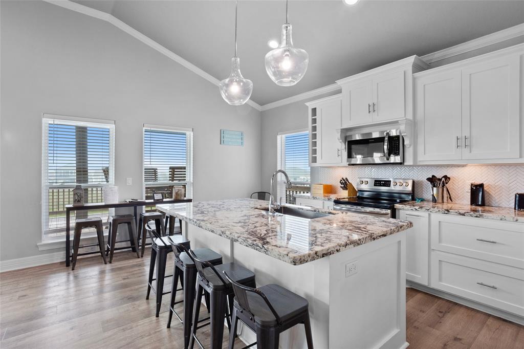 976 Mary Lynn, Crystal Beach, Texas image 8