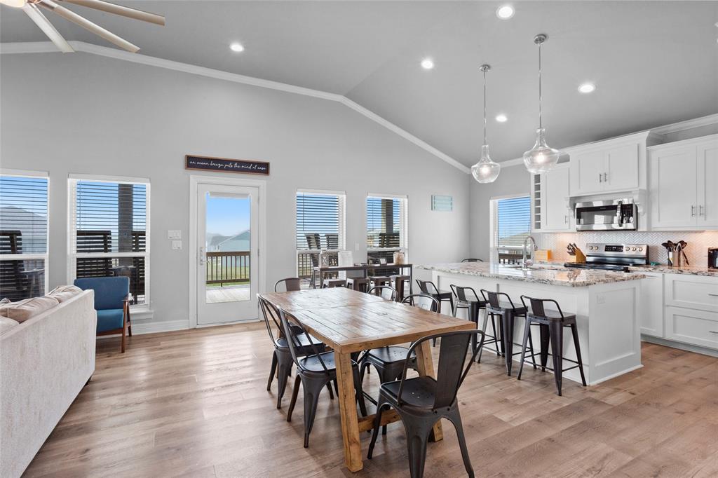 976 Mary Lynn, Crystal Beach, Texas image 5
