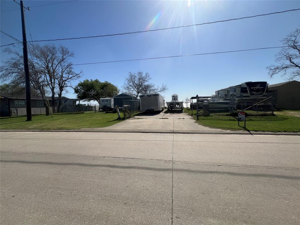 2646 Bay Oaks Harbor Drive, Baytown, Texas image 5