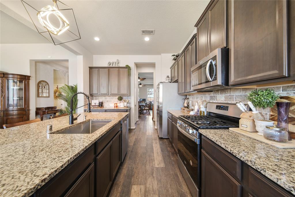 3214 Red Pebble Lane, Texas City, Texas image 4
