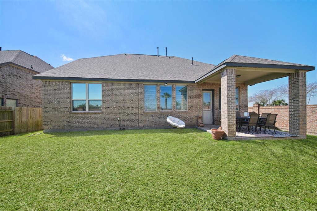 3214 Red Pebble Lane, Texas City, Texas image 18