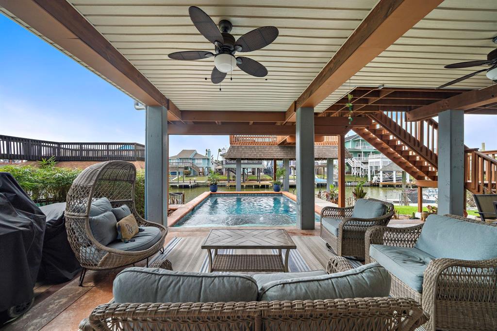 5 S Sandpiper Street, La Marque, Texas image 1