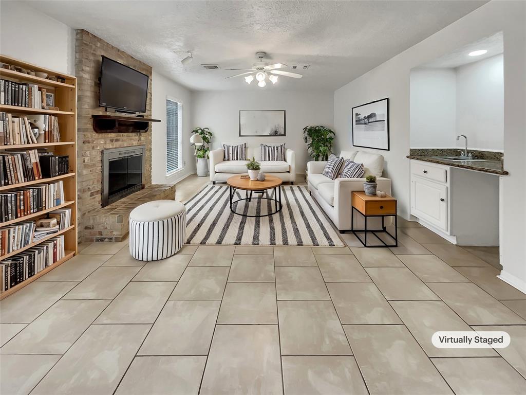 3642 Chapel Square Drive, Spring, Texas image 2