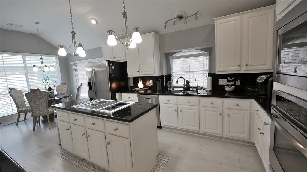 1314 Caravelle Court, Katy, Texas image 12