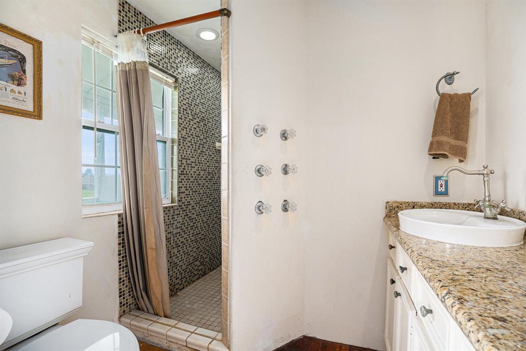 4201 Lawrence Road, Beach City, Texas image 32