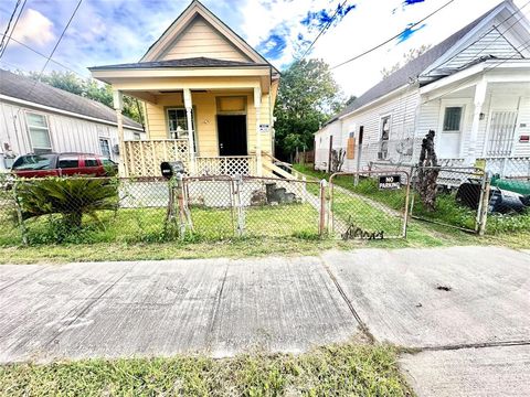 Single Family Residence in Houston TX 1509 Freeman Street.jpg