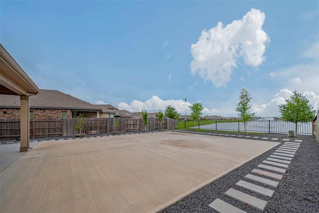 4818 Emerson Manor Drive, Katy, Texas image 32
