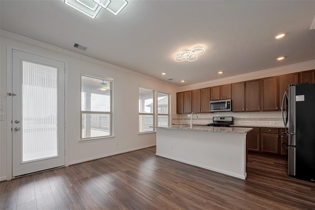 4818 Emerson Manor Drive, Katy, Texas image 10