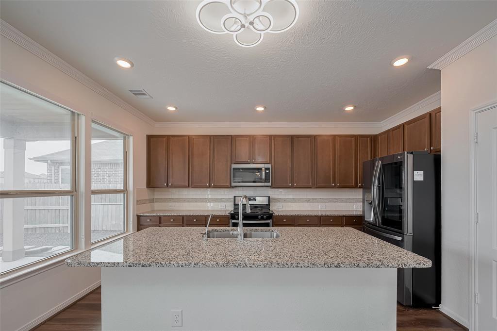 4818 Emerson Manor Drive, Katy, Texas image 11
