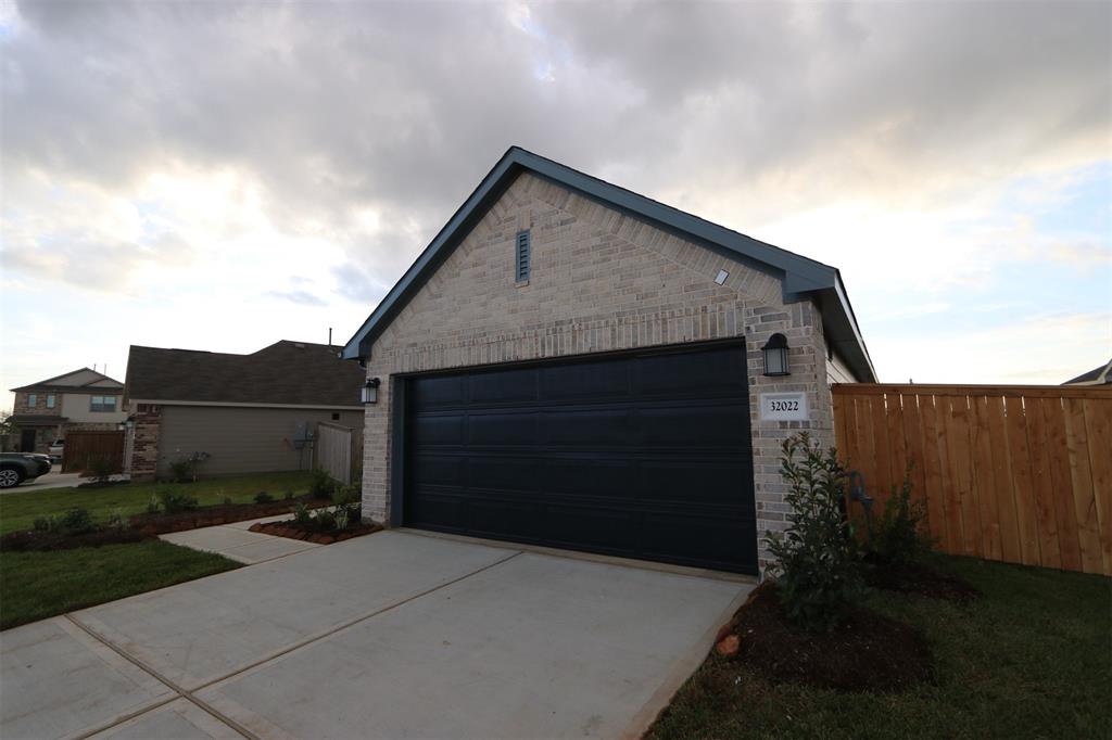 32039 Brilliant Sun Court, Fulshear, Texas image 8