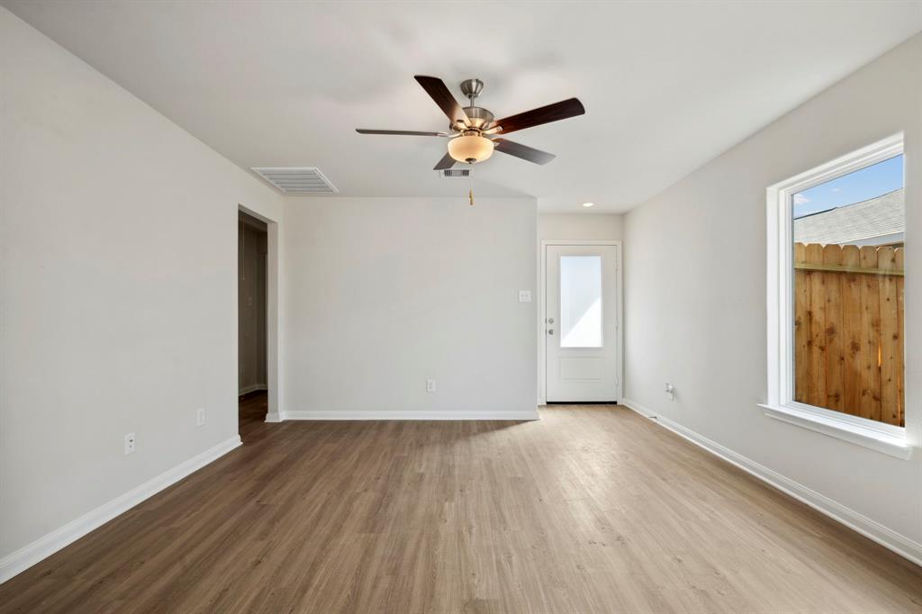 412 Tejas Trail, Waller, Texas image 7