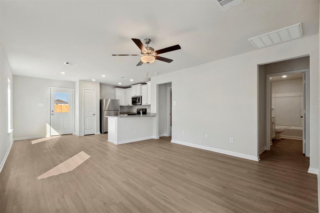 412 Tejas Trail, Waller, Texas image 3
