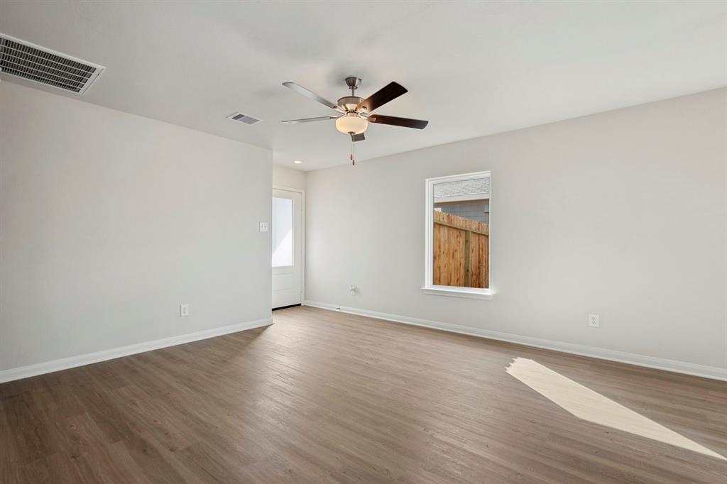 412 Tejas Trail, Waller, Texas image 5