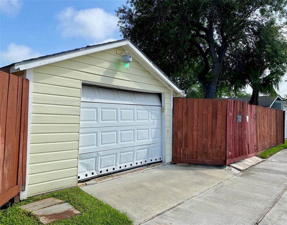 4817 Alamo Drive, Galveston, Texas image 31
