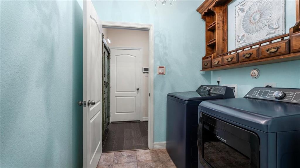 2077 Brookmont Drive, Conroe, Texas image 36
