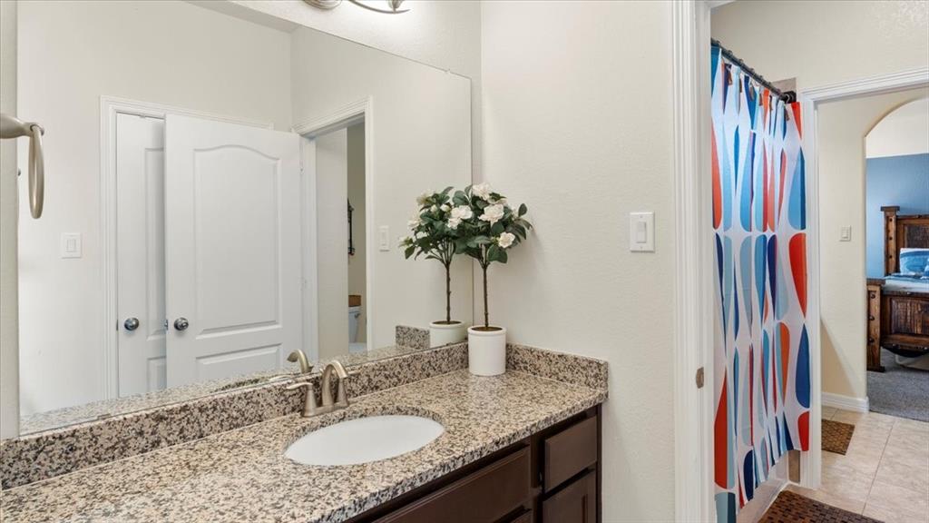 2077 Brookmont Drive, Conroe, Texas image 11