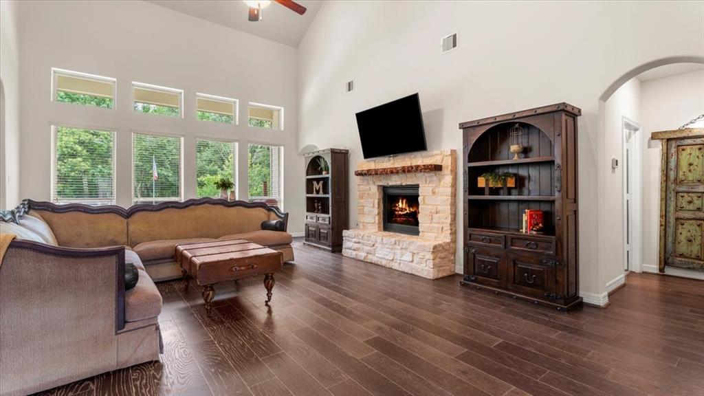 2077 Brookmont Drive, Conroe, Texas image 34