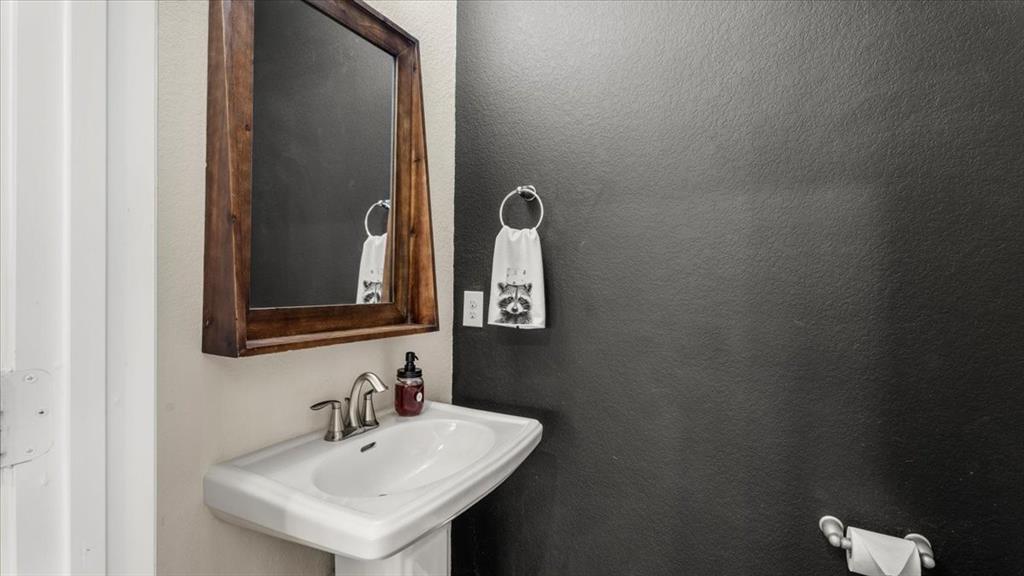 2077 Brookmont Drive, Conroe, Texas image 33