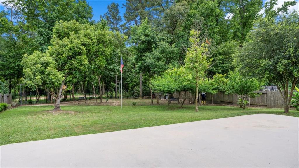 2077 Brookmont Drive, Conroe, Texas image 43