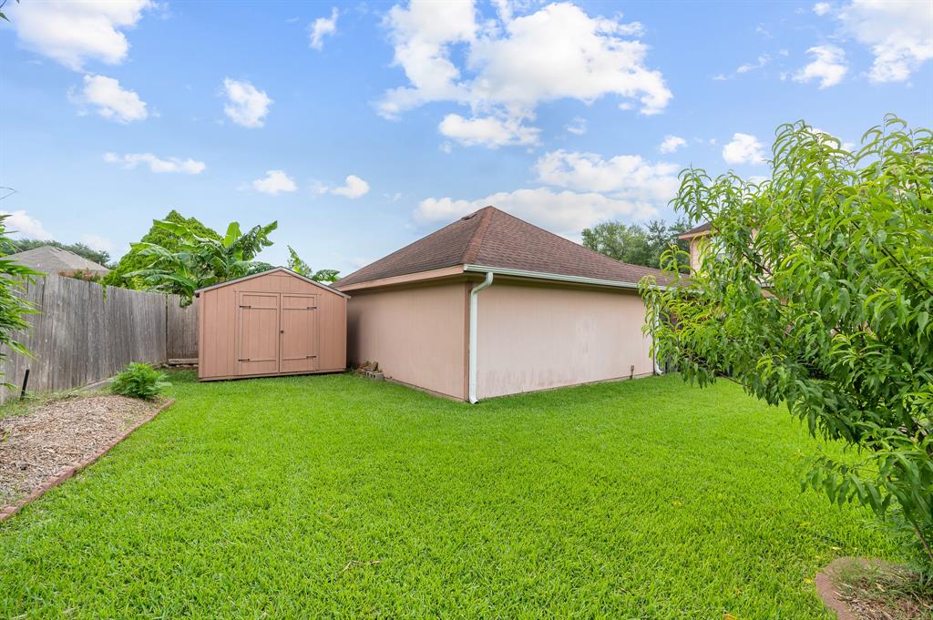 2034 Cypress Bend Lane, Sugar Land, Texas image 17