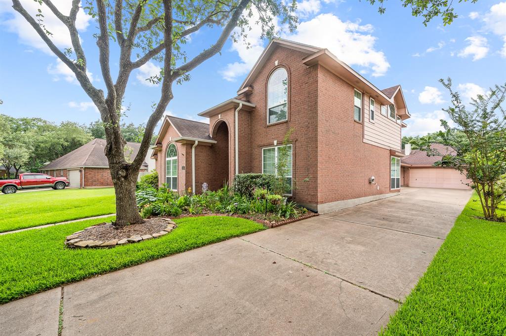 2034 Cypress Bend Lane, Sugar Land, Texas image 3