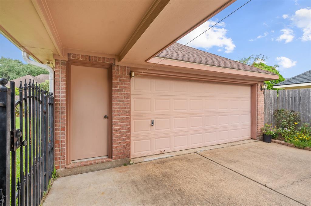 2034 Cypress Bend Lane, Sugar Land, Texas image 19