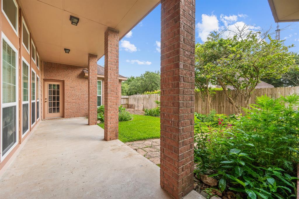 2034 Cypress Bend Lane, Sugar Land, Texas image 15