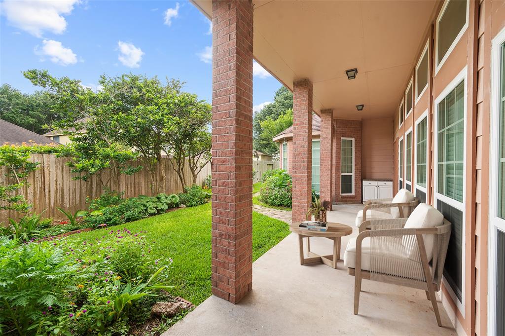 2034 Cypress Bend Lane, Sugar Land, Texas image 8