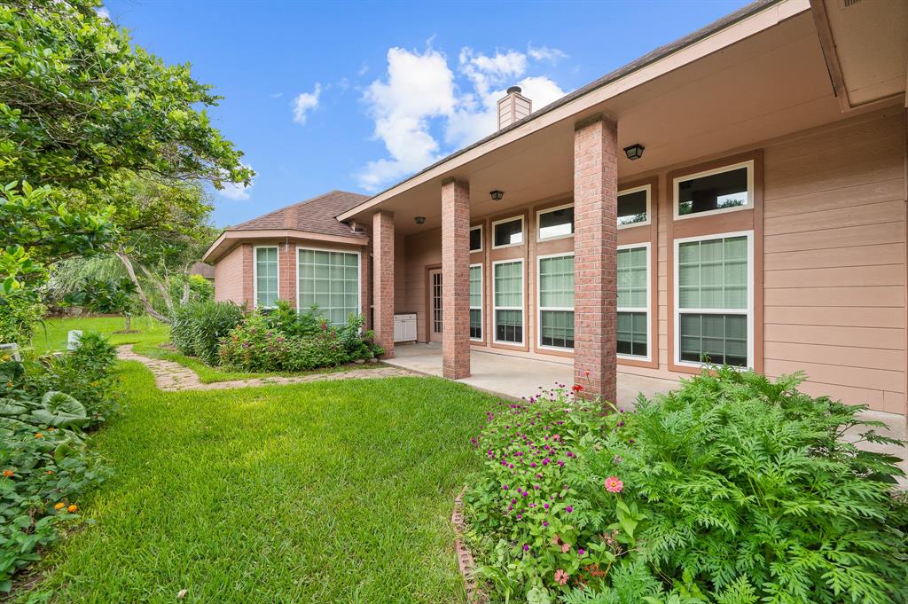 2034 Cypress Bend Lane, Sugar Land, Texas image 12