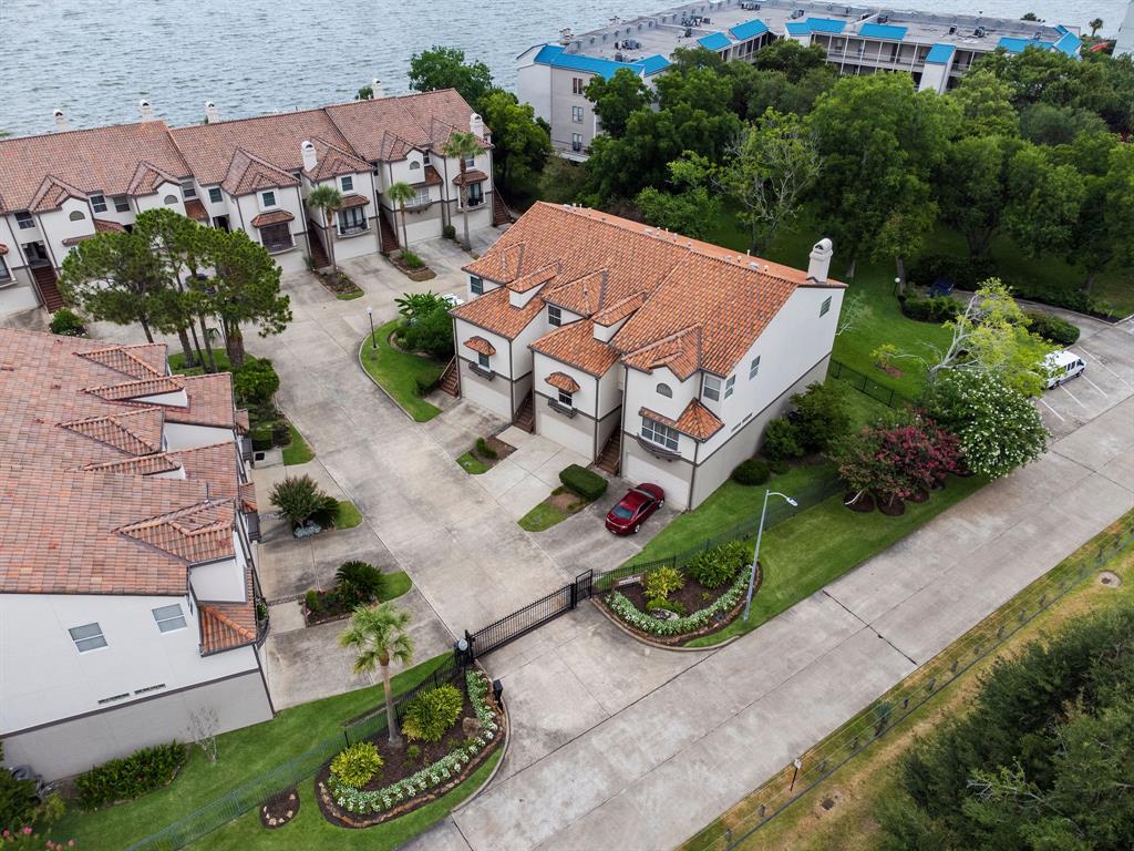 309 Lakeside Lane, Houston, Texas image 5