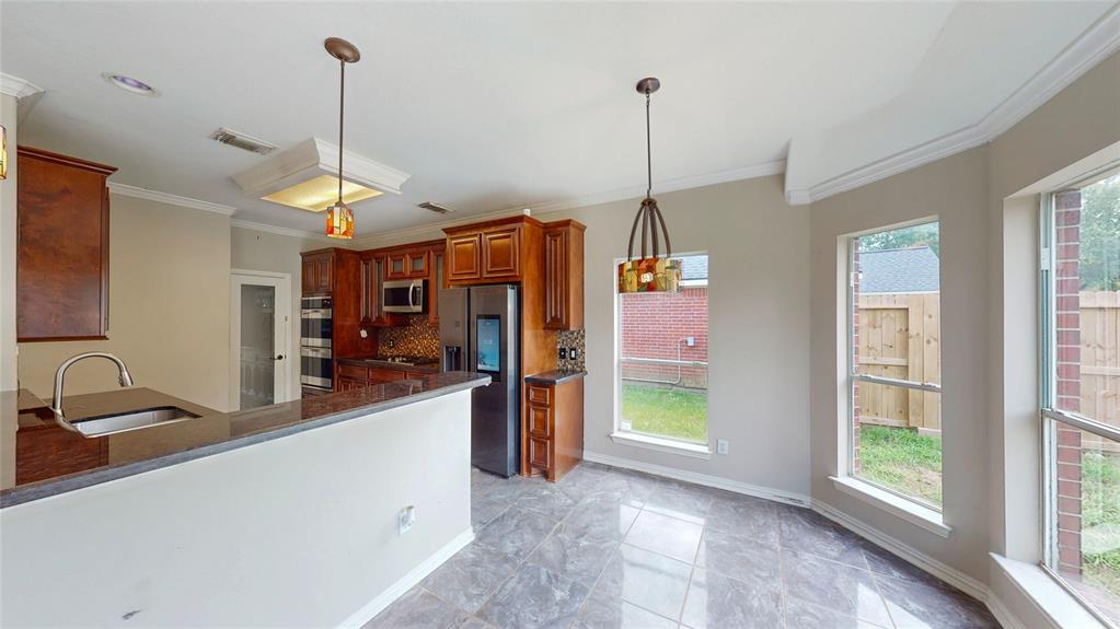 3326 Beacon View Court, Pearland, Texas image 7