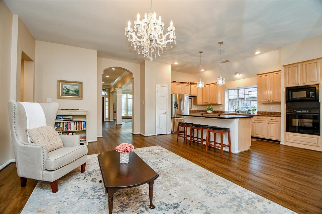 6819 Knoll Park Drive