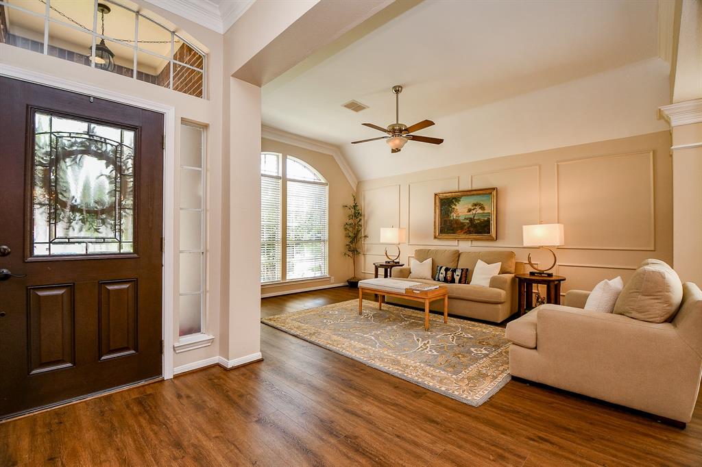 6819 Knoll Park Drive