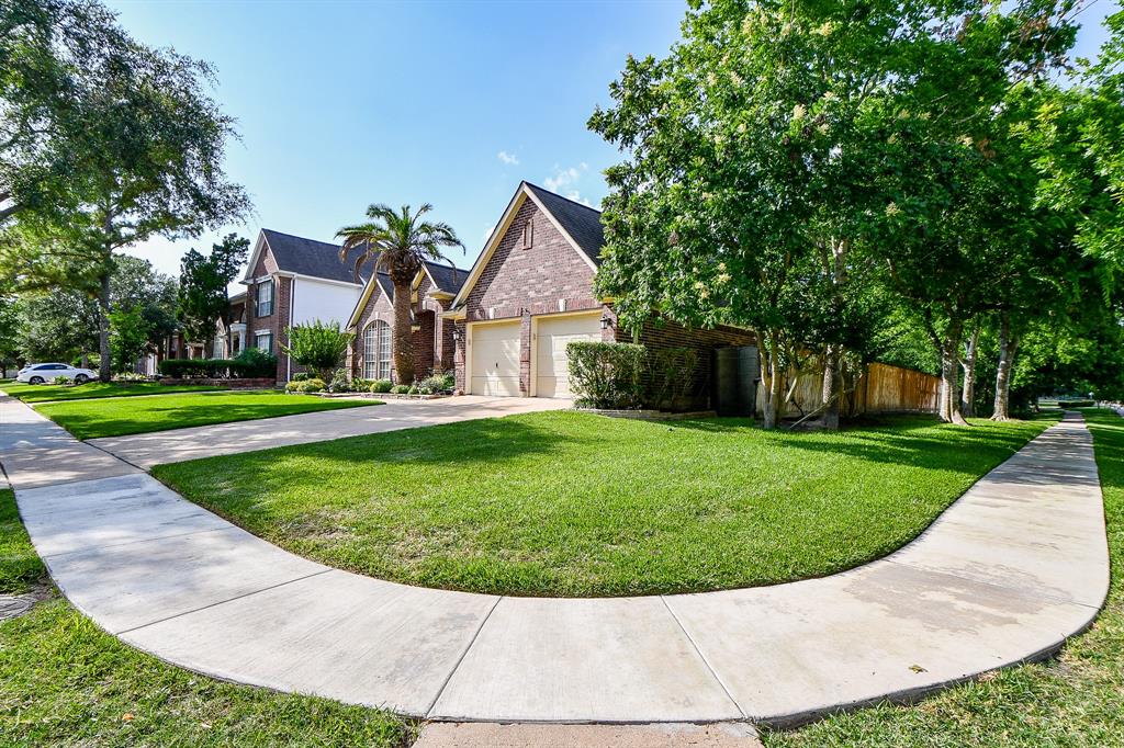 6819 Knoll Park Drive
