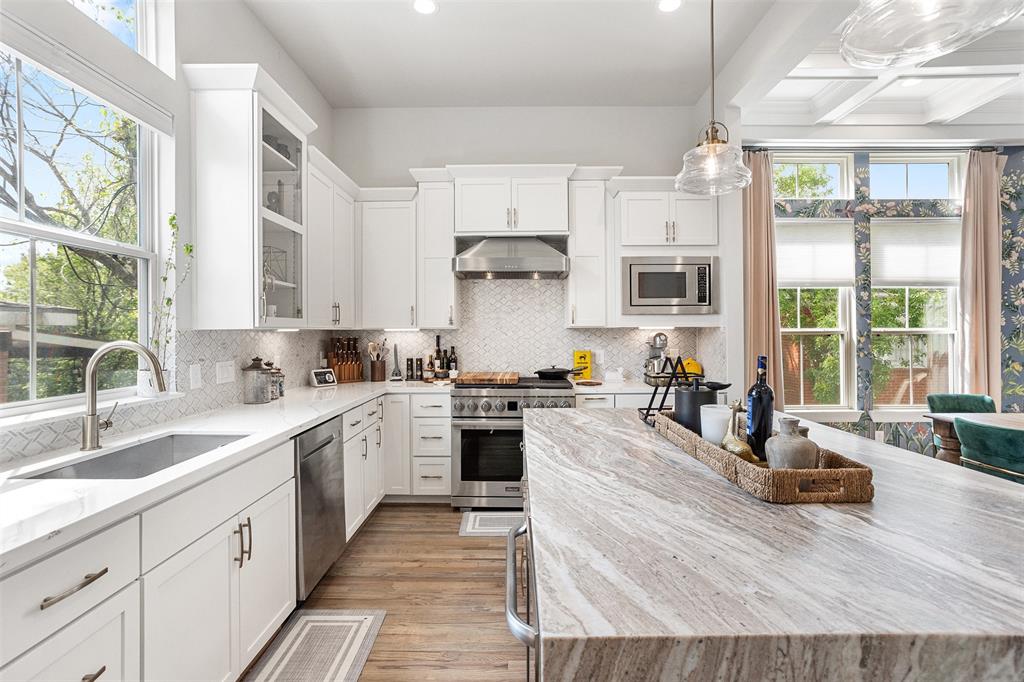 4504 Yupon Street, Houston, Texas image 2