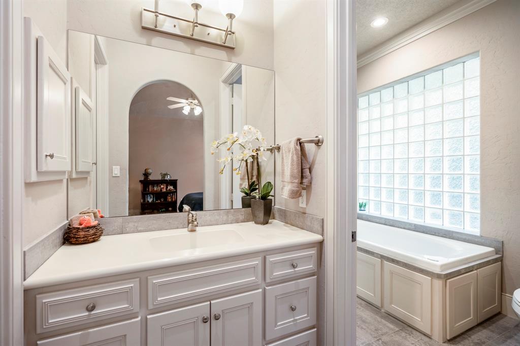 11 Bracebridge Drive, The Woodlands, Texas image 27