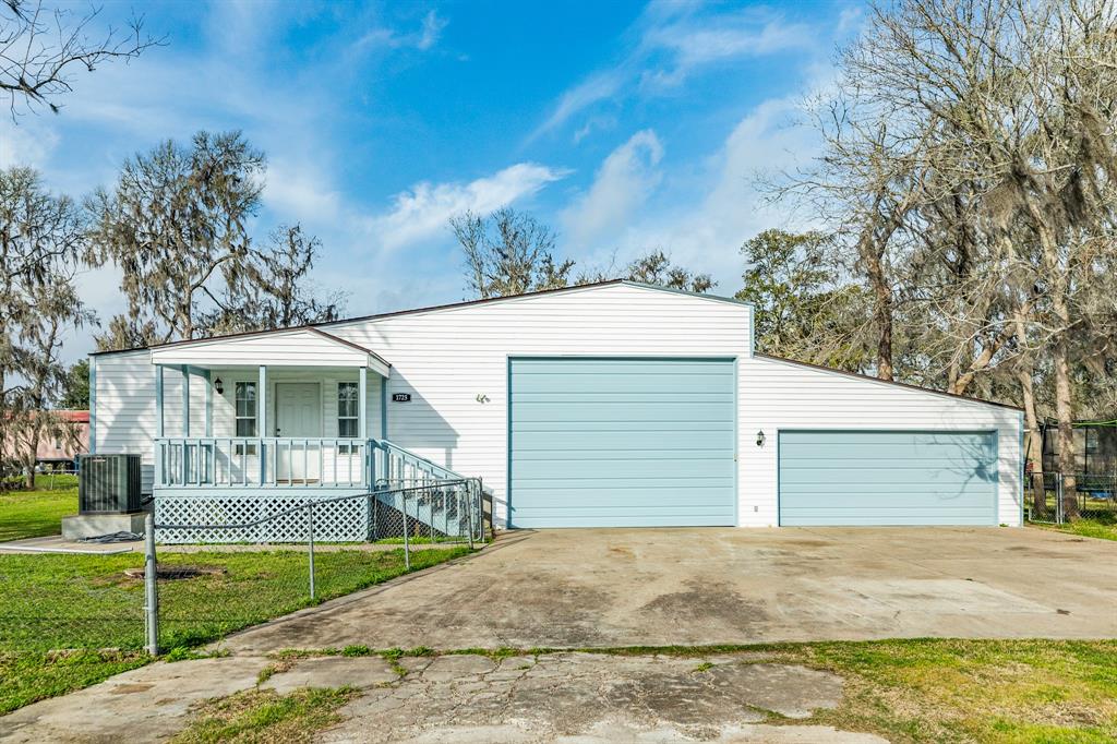 1725 County Road 244e, Brazoria, Texas image 1