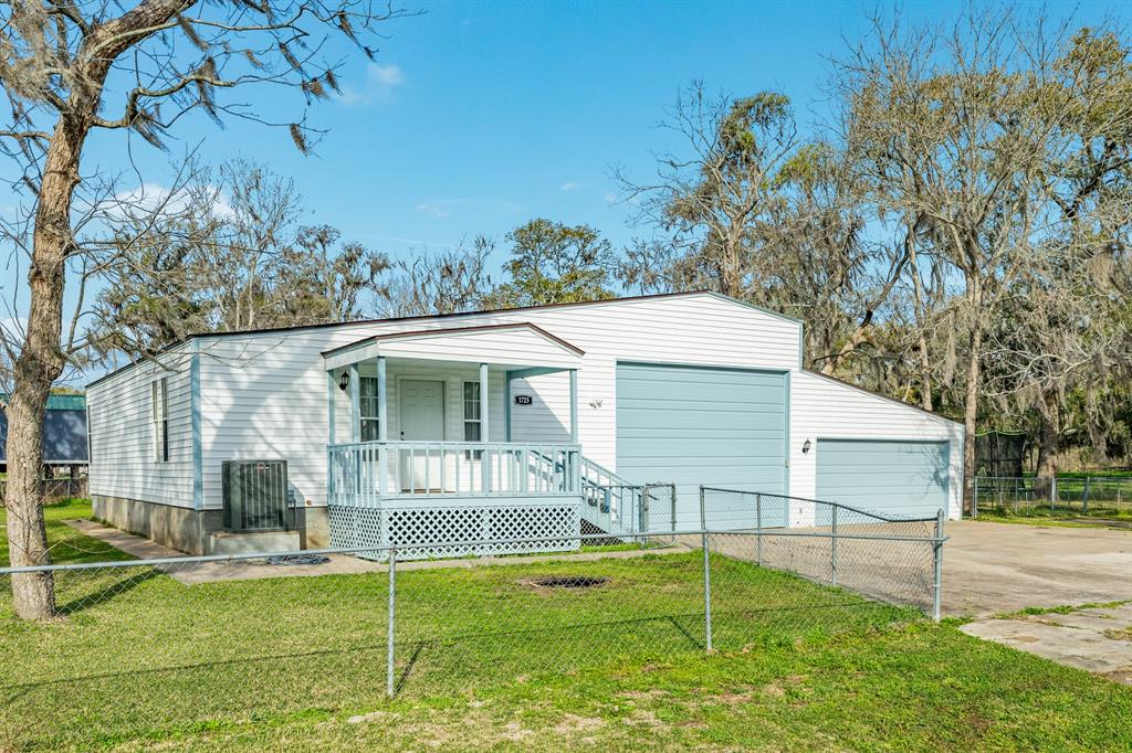 1725 County Road 244e, Brazoria, Texas image 3