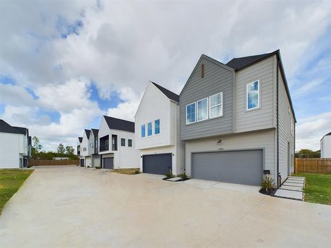 Photo of 3004 Jensen Springs Lane, Houston, TX 77026 (MLS # 15354364)