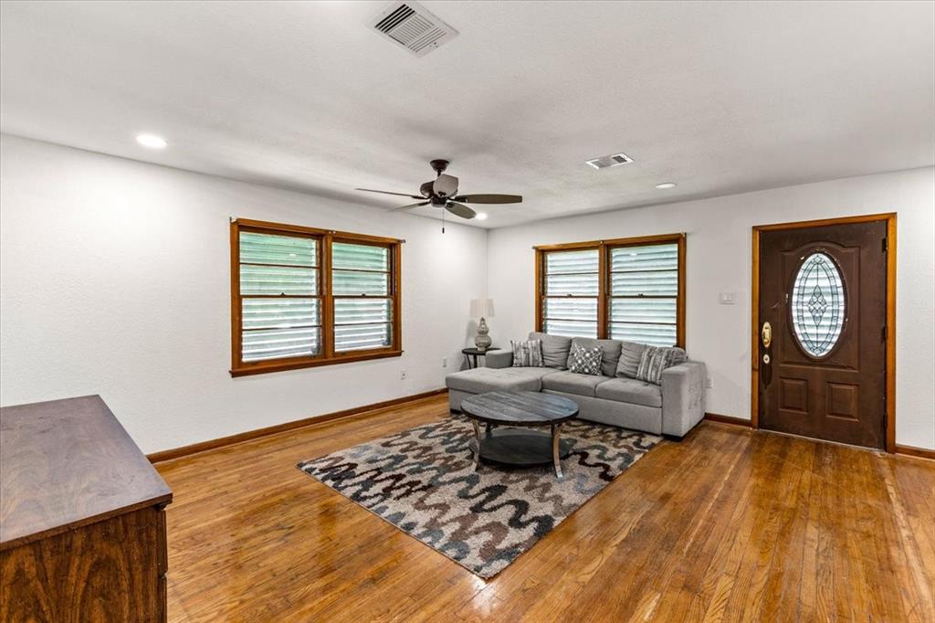 4827 Avenue Q 1/2, Galveston, Texas image 10