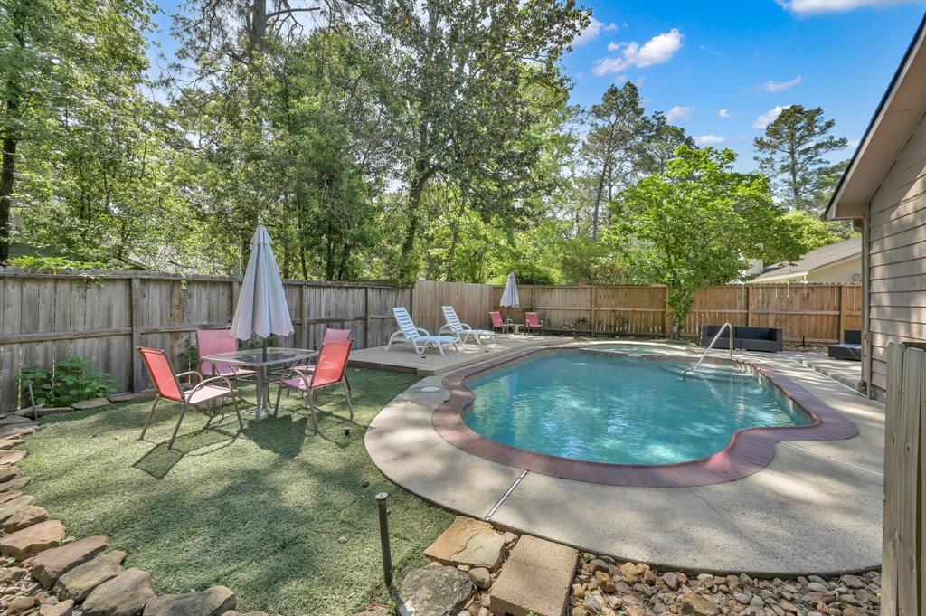 16 N Summer Star Court, The Woodlands, Texas image 1