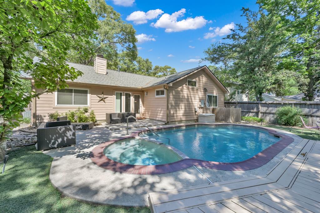 16 N Summer Star Court, The Woodlands, Texas image 2