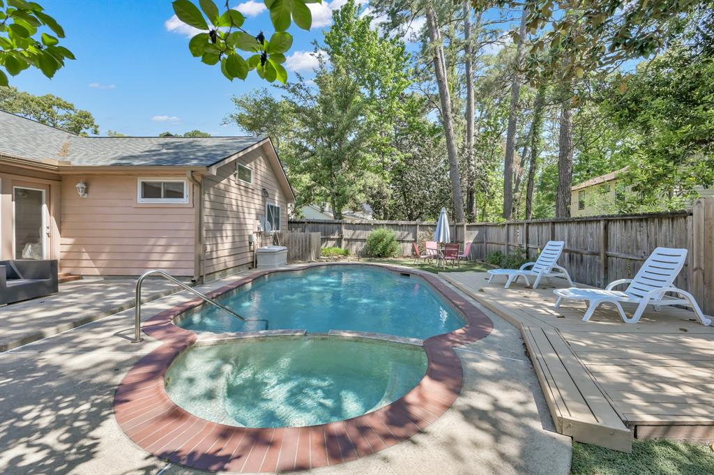 16 N Summer Star Court, The Woodlands, Texas image 3