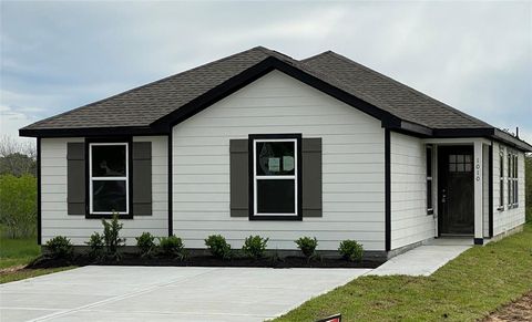 Single Family Residence in Hempstead TX 1010 21st Street.jpg