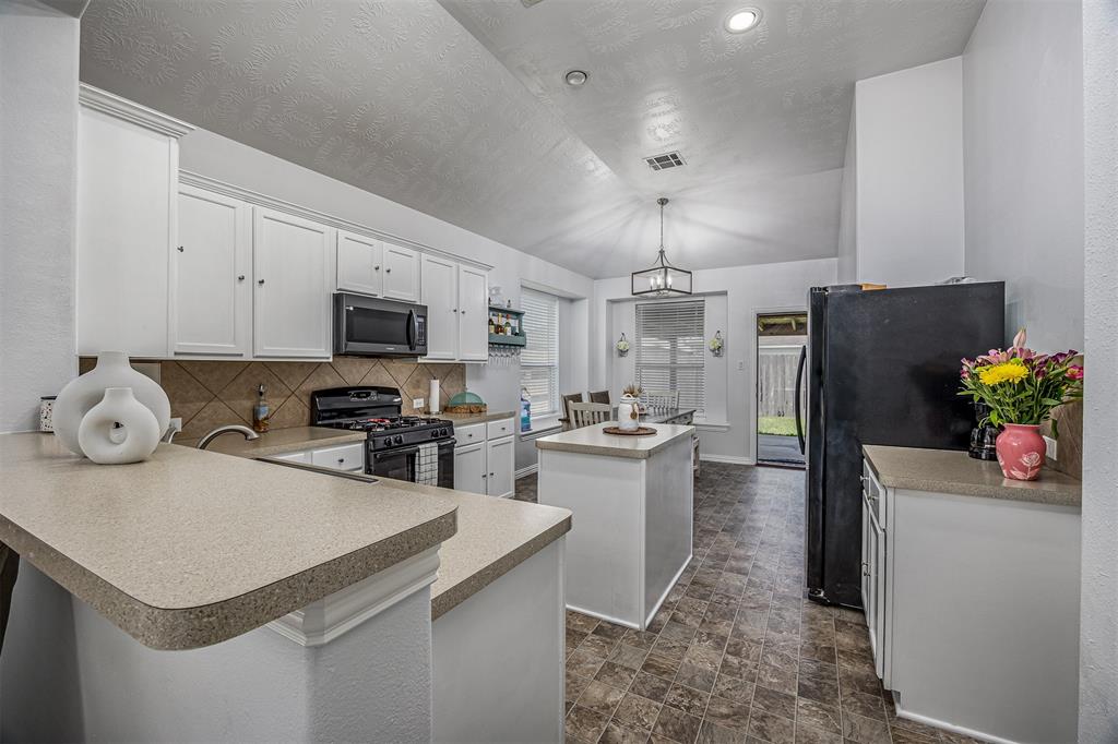3803 Hunters Trail, Baytown, Texas image 13