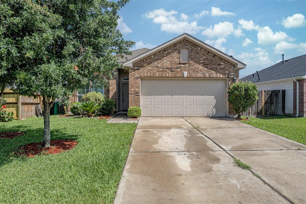 3803 Hunters Trail, Baytown, Texas image 1