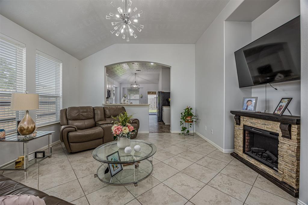 3803 Hunters Trail, Baytown, Texas image 11